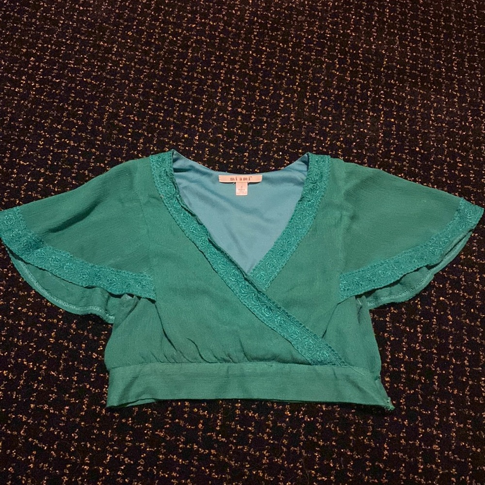 bell sleeved cropped emerald green crop top with lace detailing
